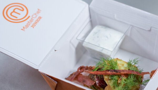 Pola Hirsch Street Food- PLACUSZKI Z CUKINII Z PESTO, PIECZONYM BURACZKIEM I CHIPSAMI Z SZYNKI
